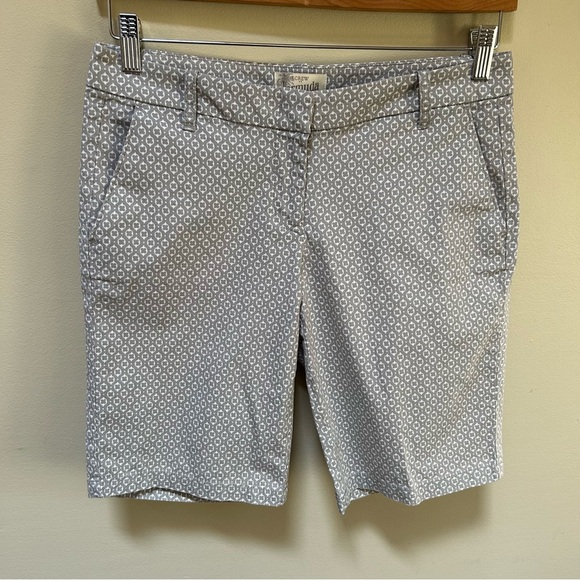 J Crew ~ Classic 10” Gray + White Print Bermuda City Fit Chino Shorts in size 2 - Picture 1 of 10
